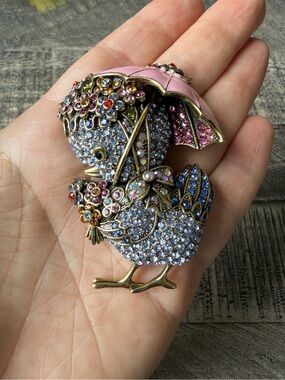 Heidi Daus ‘Rainy Chick’ Brooch
